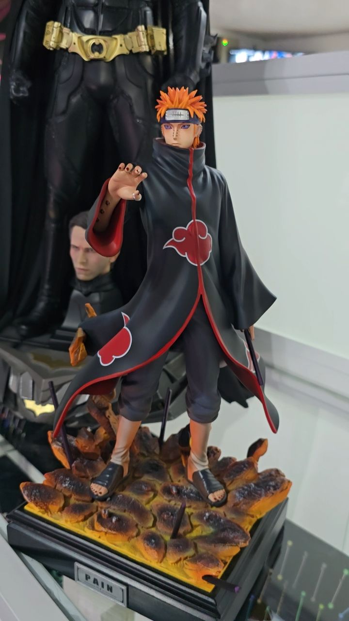 Detailed resin anime figure on display at Ravenz Realm